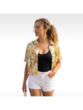 Shore Tropical Floral Print Button Down Raw Hem Crop Top Size Medium